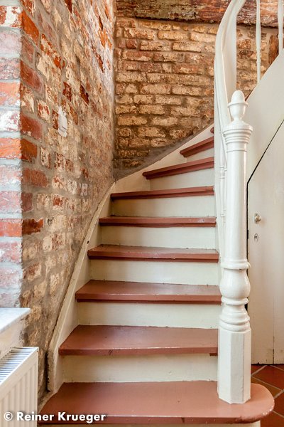 IMG_5888.jpg - Treppe vom Ergeschoss zum 1. OG