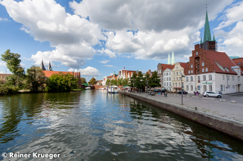 IMG_5756.jpg - Obertrave - Blick Rcihtung Salzspeicher und Holstentor