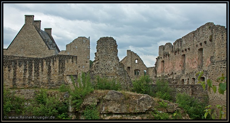 Lux2011_0193.jpg - Burg Fiels in Larochette