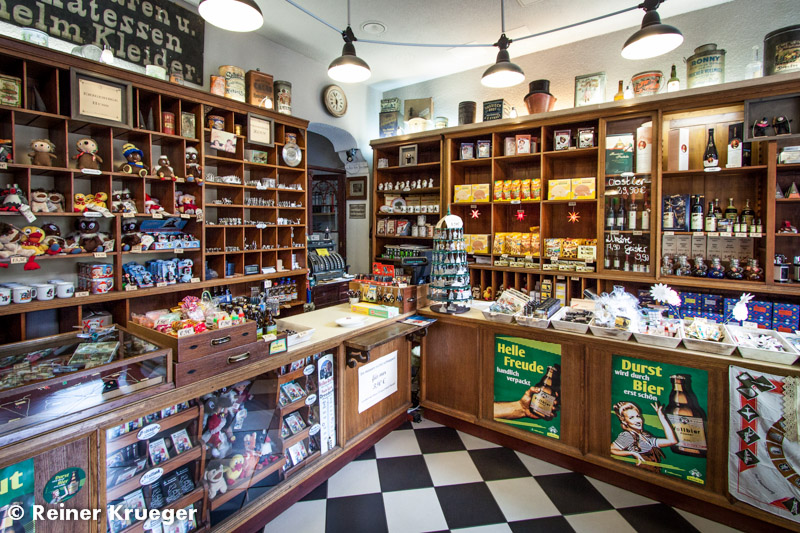 IMG_1355.jpg - das Ladengeschäft neben Pfunds Milchladen